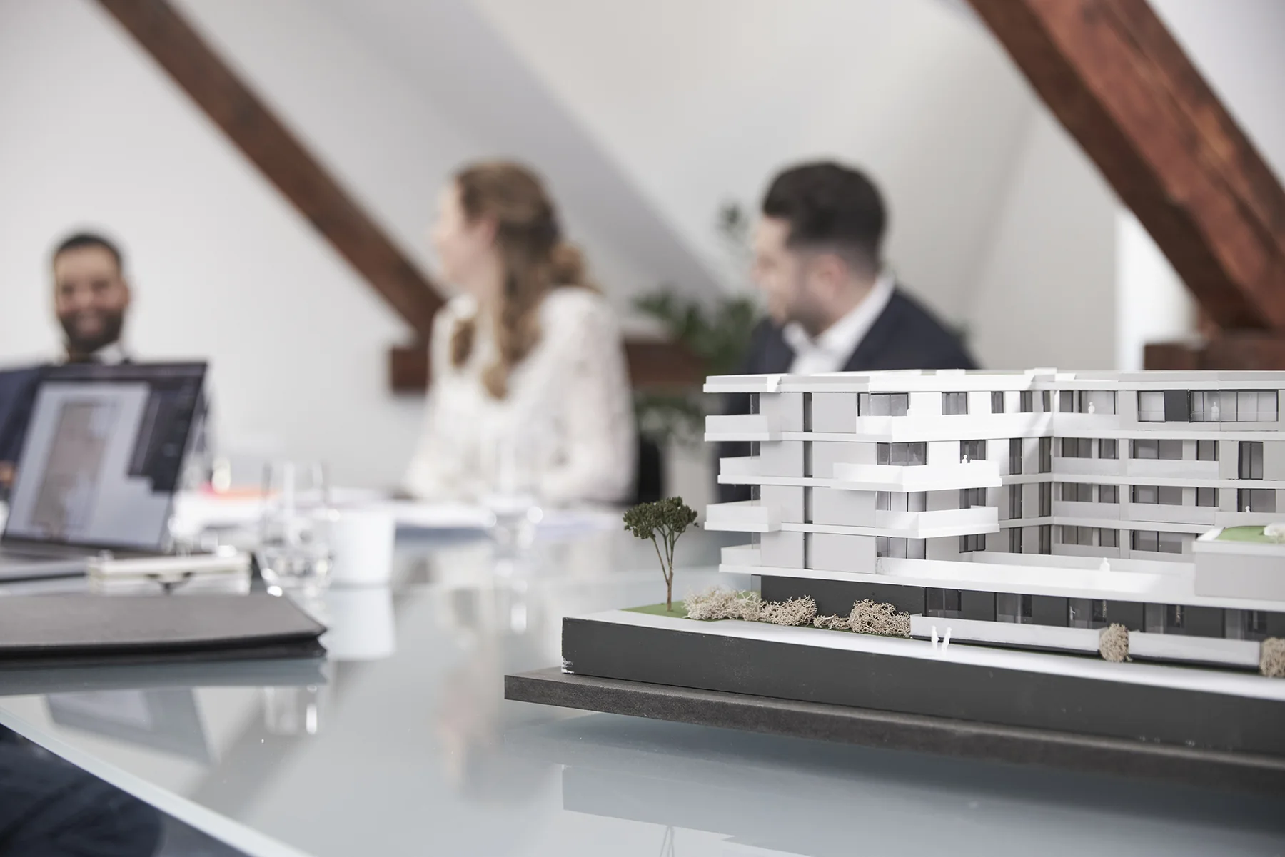Architekturmodell bei einer Projektbesprechung von TETIK