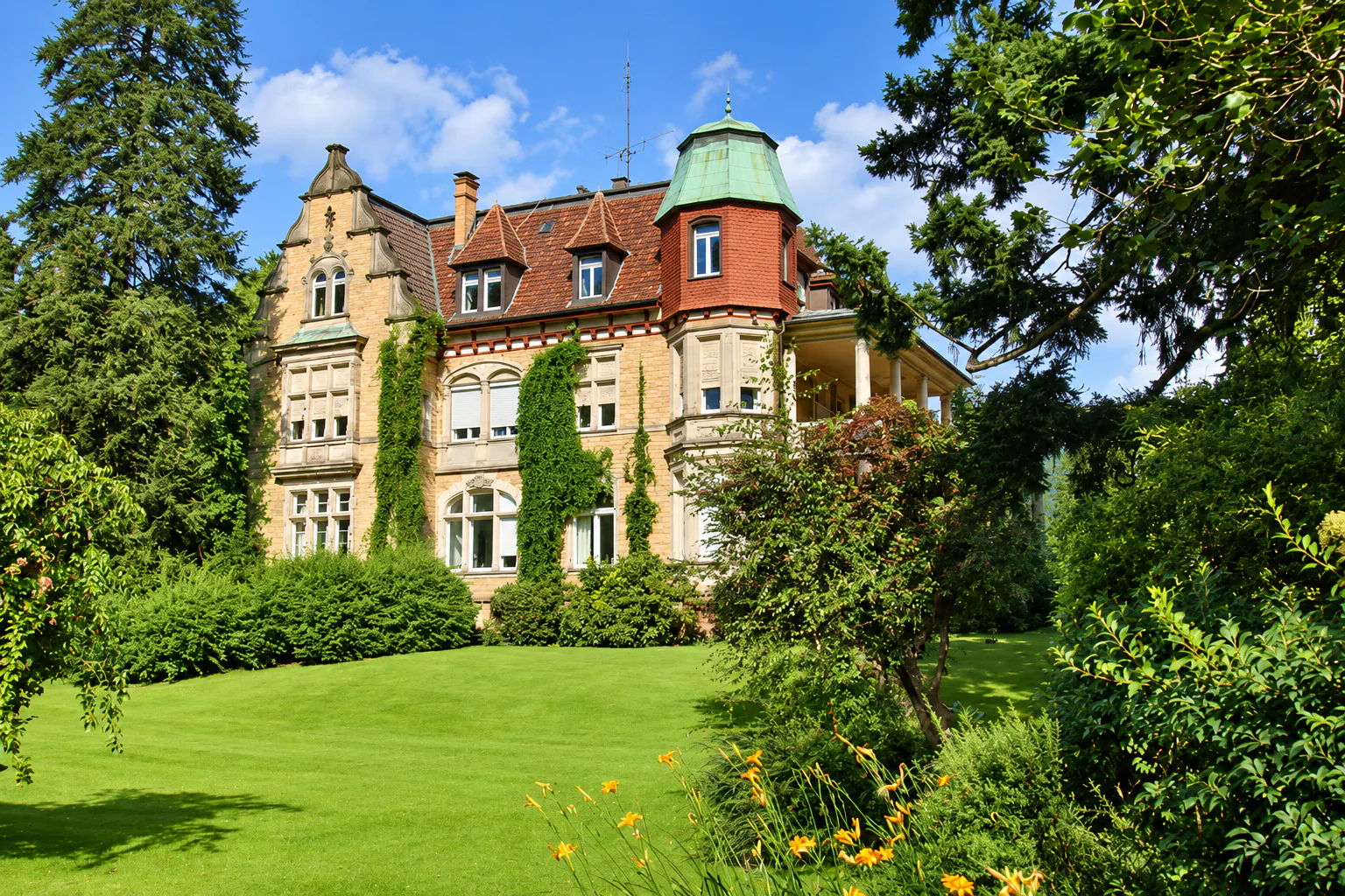 Villa Oretha in Gutach mit Garten und altem Baumbestand