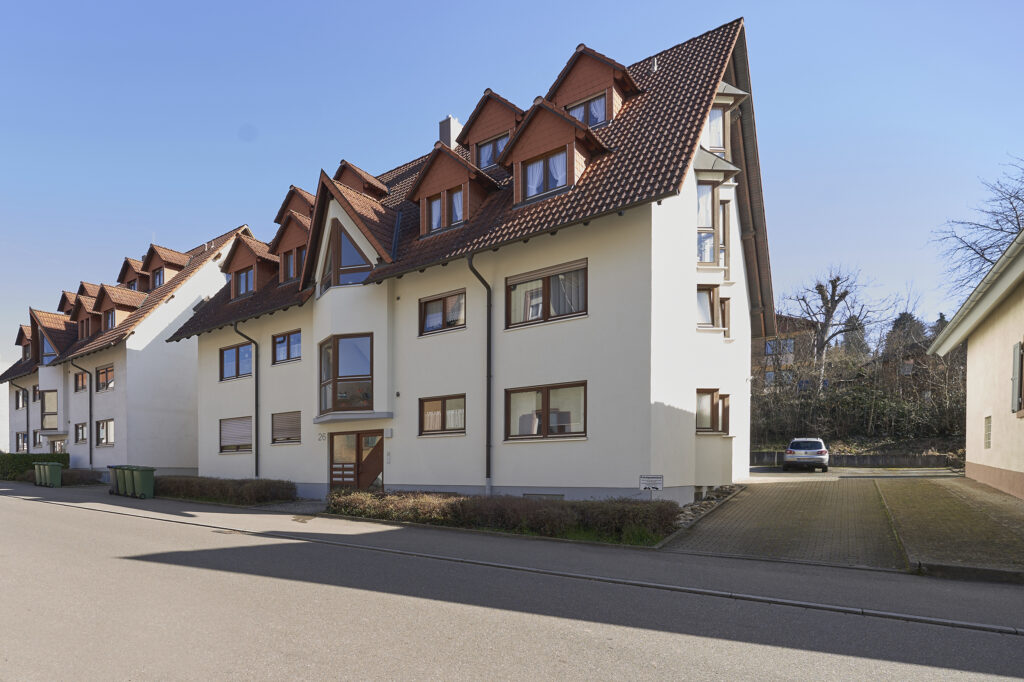 Wunderschöne 3ZimmerETW mit überdachter Terrasse, kleinem Garten und
